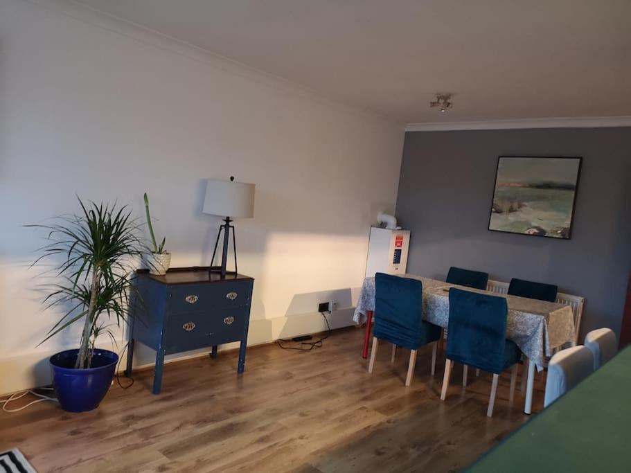2 Bed Flat, Bounds Green, Piccadilly Line, London N11 Luaran gambar
